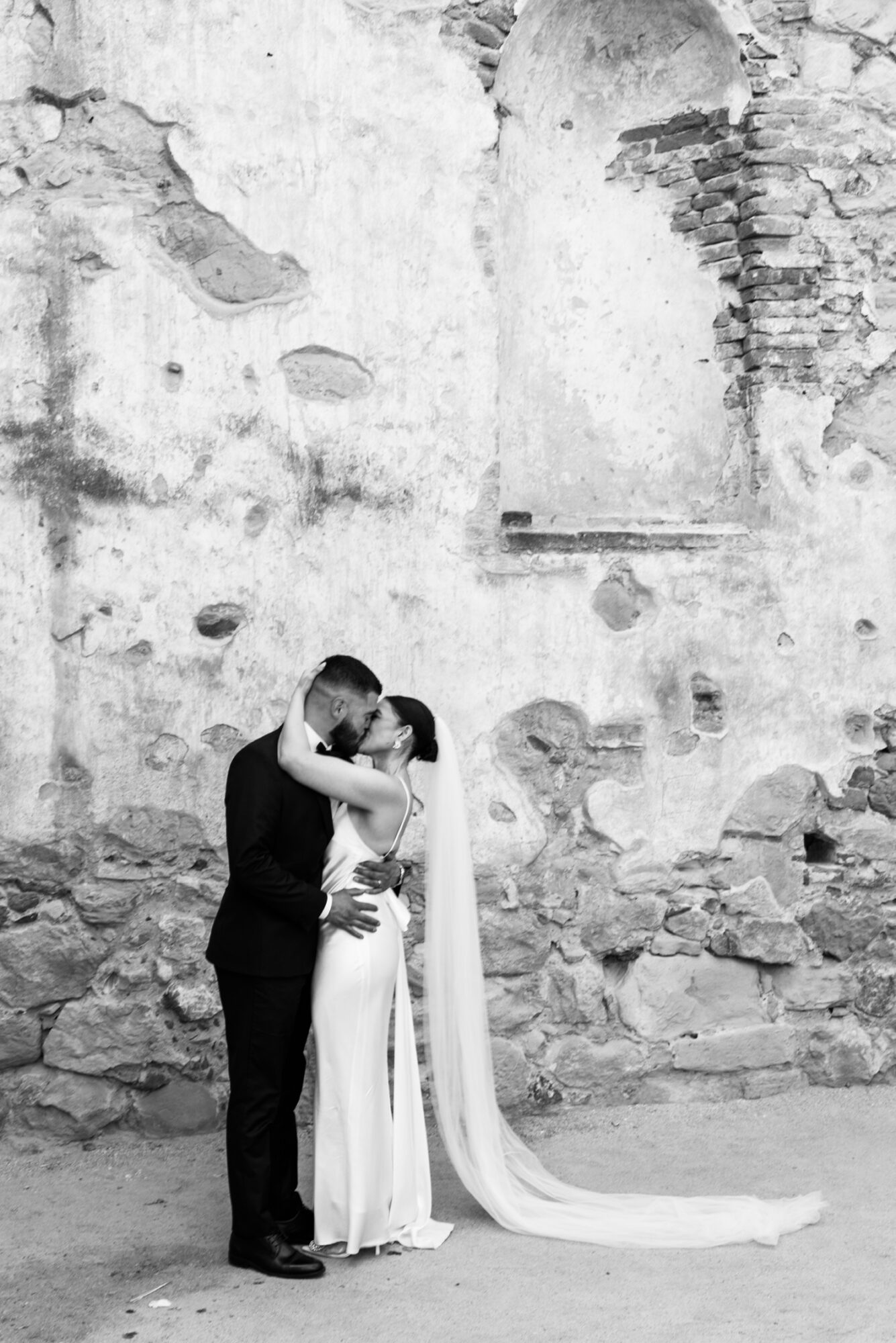 How To Take Mission San Juan Capistrano Wedding Photos 